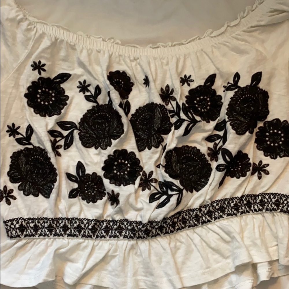 AMERICAN EAGLE CROPPED TOP